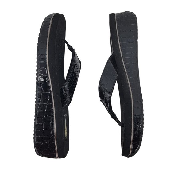 Volatile Black Size 8 Thong Sandals Crocodile Print Womens Flip-Flops Wedge Heel - Picture 3 of 8
